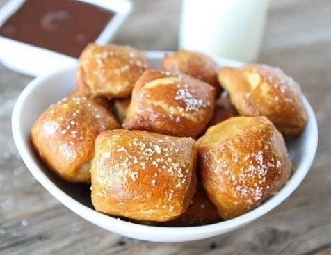 pretzel bites with peanut butter