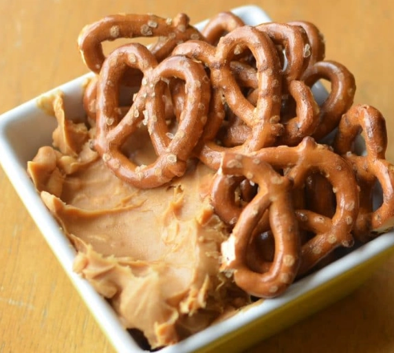 peanut butter pretzel snacks