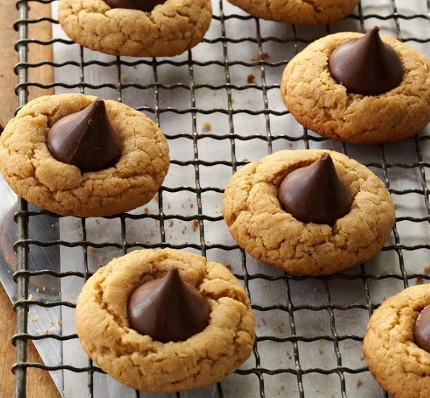 peanut butter kiss cookies