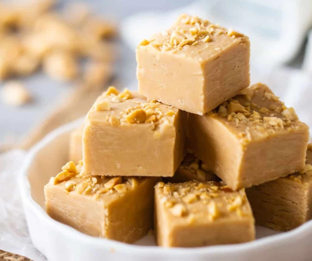 peanut butter fudge with icing